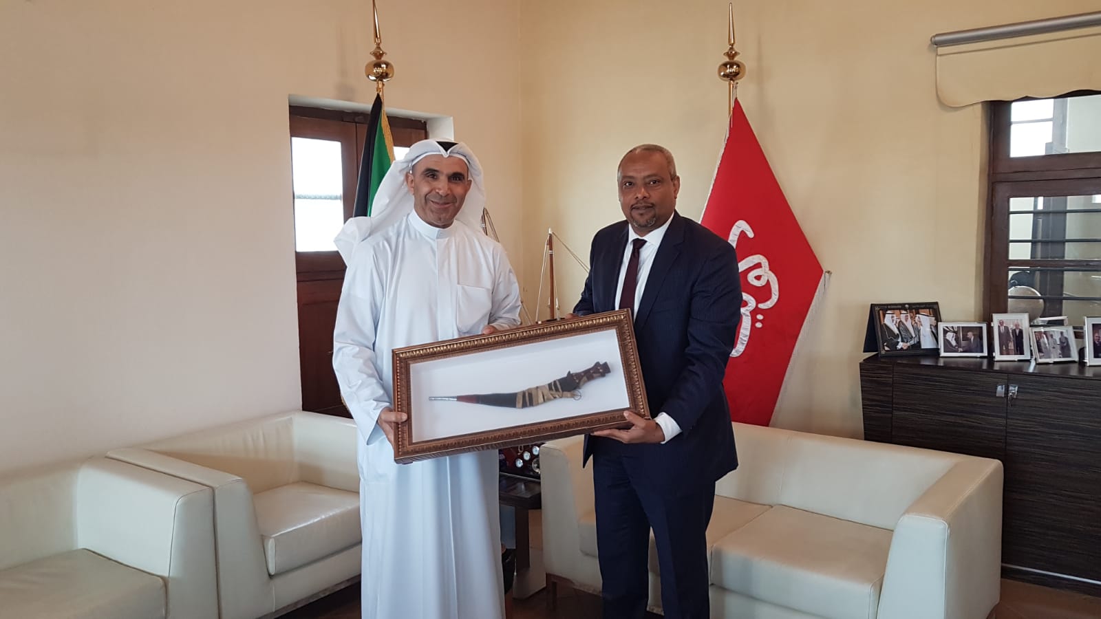لقاء سعادة السفير مع مساعد وزير الخارجية لشؤون معهد سعود الناصر الصباح الدبلوماسي الكويتي.